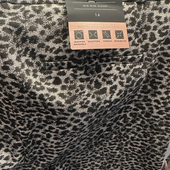 NWT Banana Republic size 14 Mid-rise Sloan Leopard pants. Black and white - Picture 5 of 6